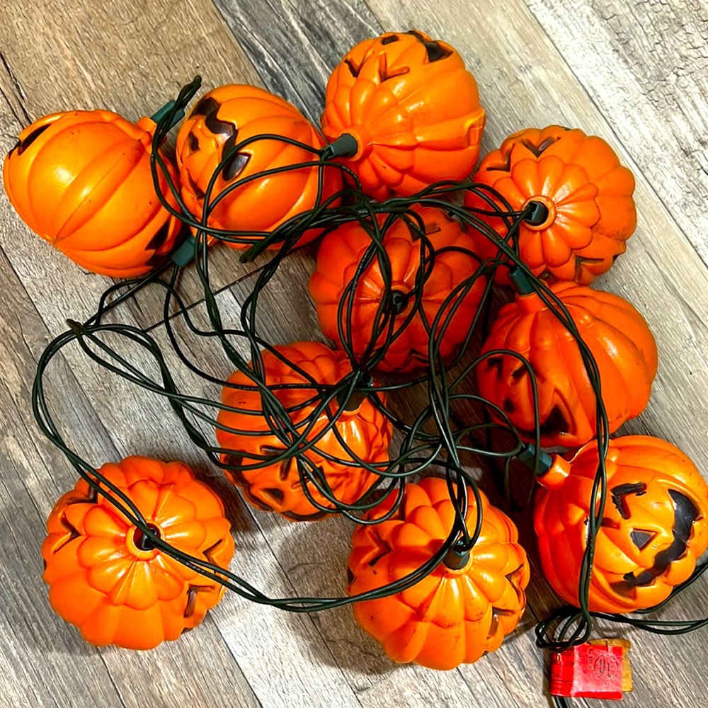 Halloween pumpkin 🎃 lights 10 blinking vintage retro orange 2.5” each outdoors